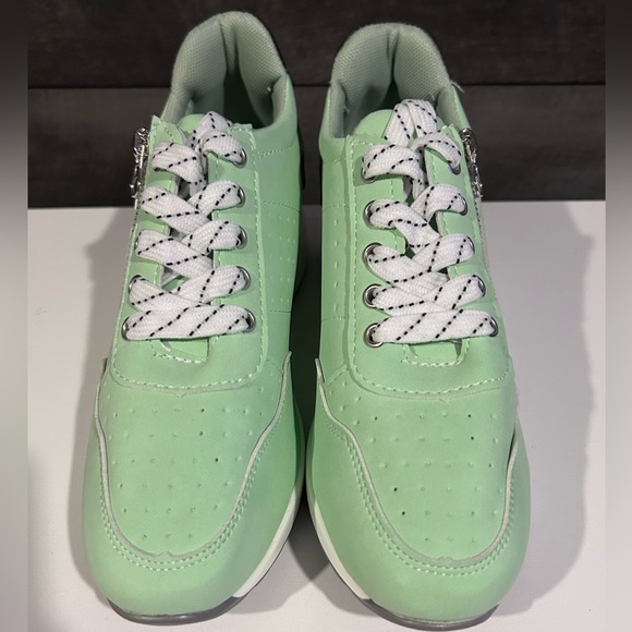 Mepaouo Wedge Sneakers Heel Platform Lace/ Zip Style
Women’s Sz 7.5 - Picture 6 of 8